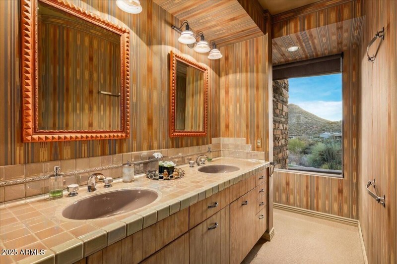 034_Guest Bedroom 2 Ensuite 2