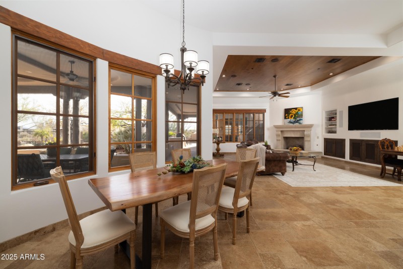 Eat-in Kitchen