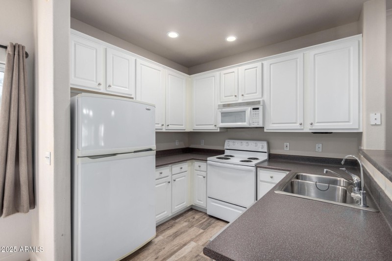 09 - Paradise Village 1068