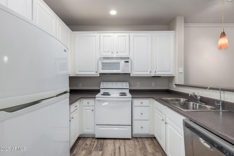 10 - Paradise Village 1068