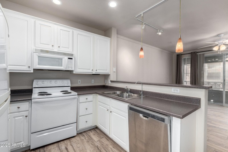 11 - Paradise Village 1068