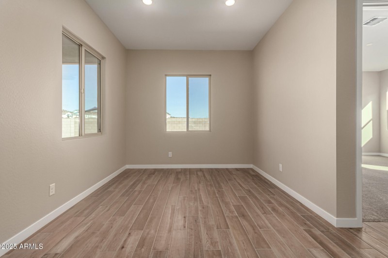 WP18 Lot 118 - 09-Bushy Tail