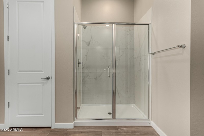 WP18 Lot 118 - 16-Bushy Tail