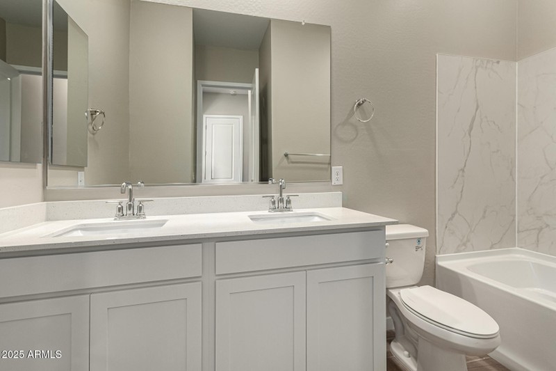 WP18 Lot 118 - 24-Bushy Tail