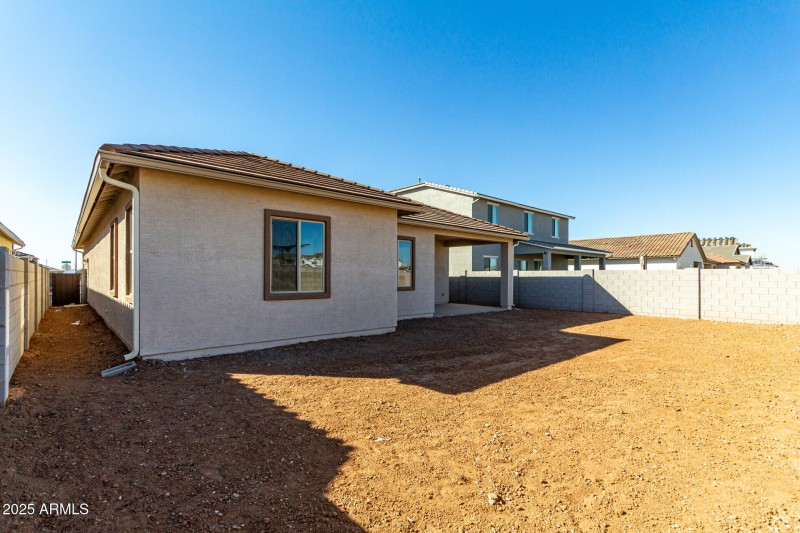 WP18 Lot 118 - 28-Bushy Tail