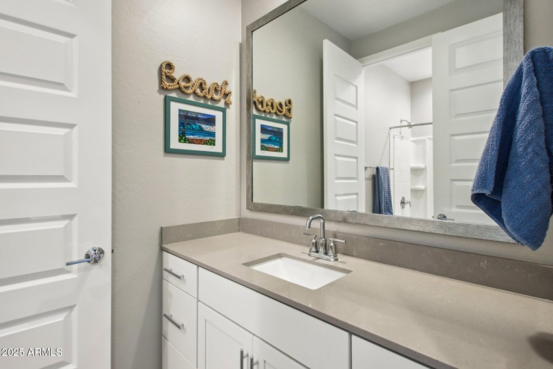 22-web-or-mls-E Texas Ave-022