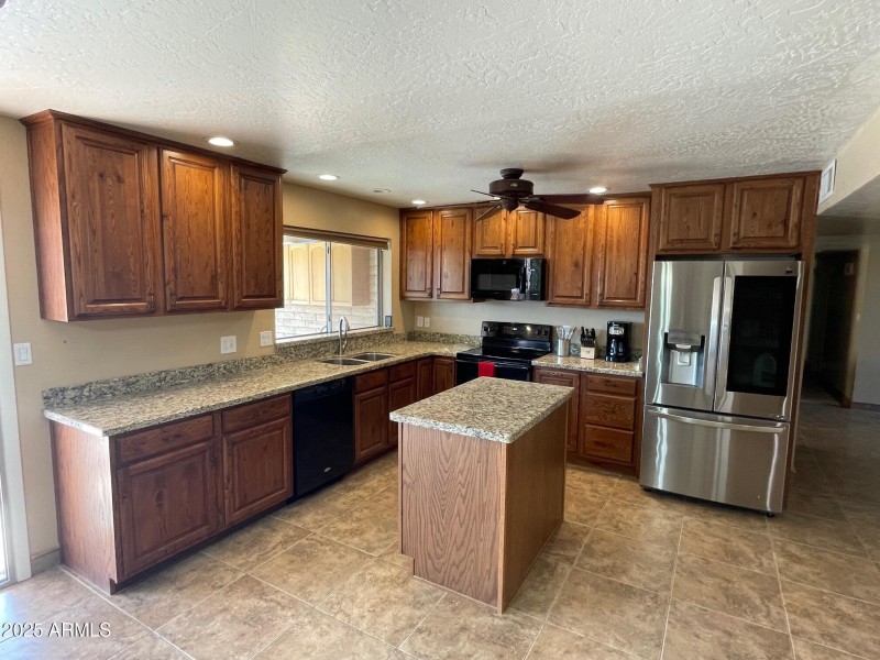 16423Kitchen1