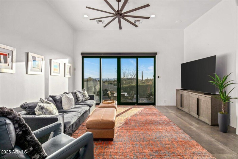 29-Family Room Views