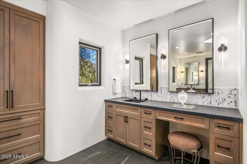 40-Primary Bath ~ Vanity