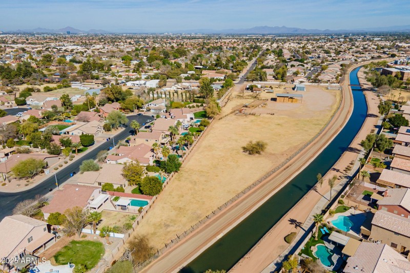 Paseo Crossing Trail