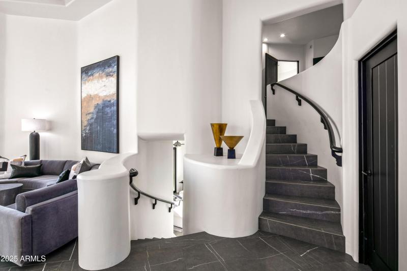 033_Half Floor to Primary Ensuite