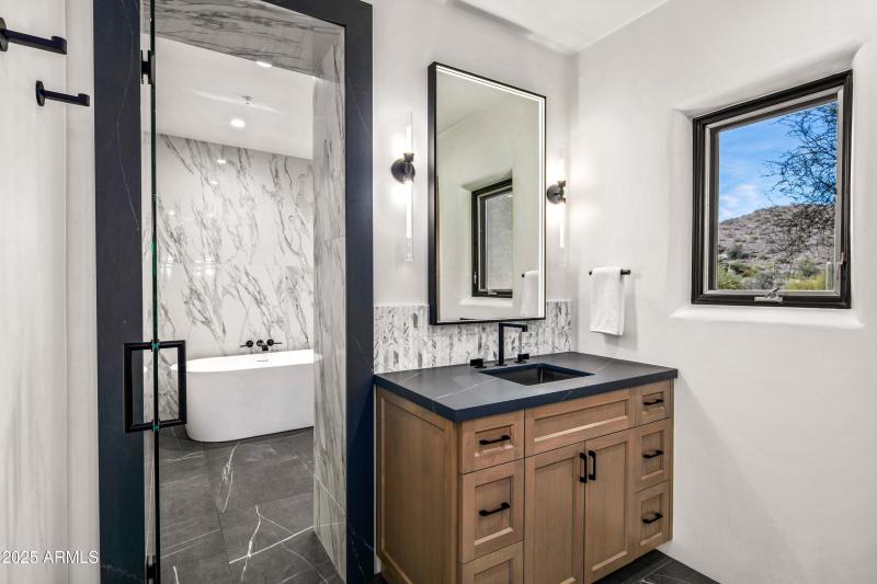 041_Primary Bath Vanity & Wet Room