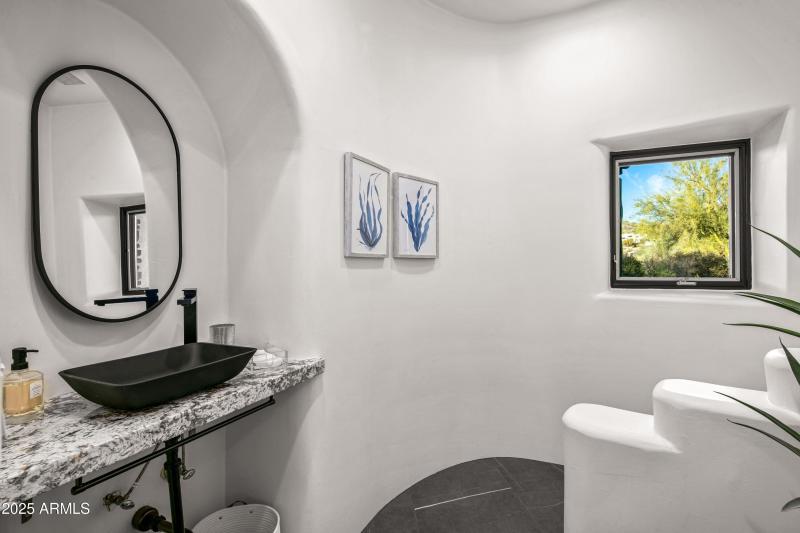 053_Perfect Powder Room