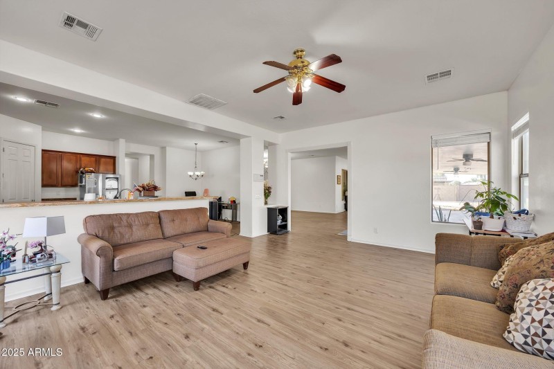 5634_N_82nd_Ave_Glendale_AZ_85303_USA-Li