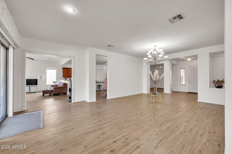 5634_N_82nd_Ave_Glendale_AZ_85303_USA-Li