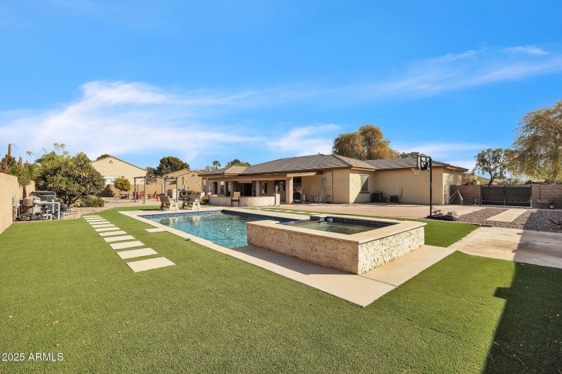 5634_N_82nd_Ave_Glendale_AZ_85303_USA-Ex