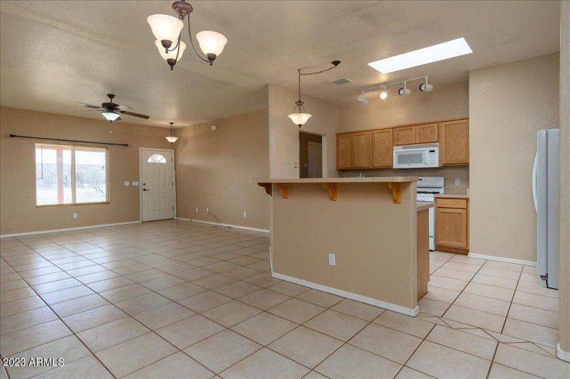 03-10193 E Windtalker Rd -April 06, 2023
