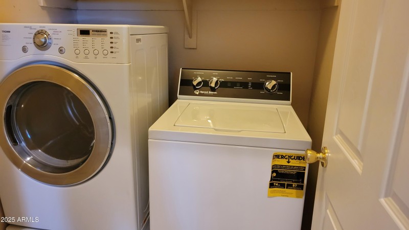 23-Upstairs Washer & Dryer Stays