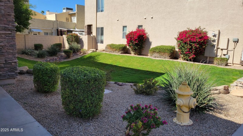 31-Enjoy Colorful Common Area