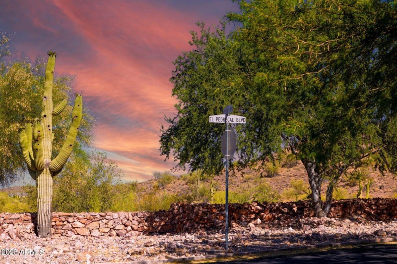 El Pedregal Sign
