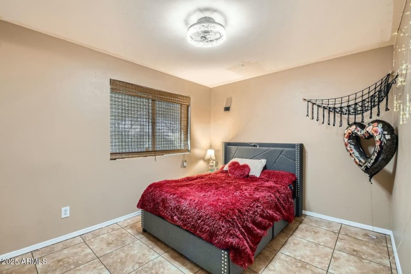 2nd bedroom