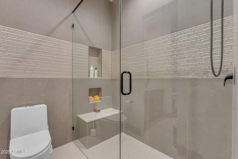Bed 3 shower