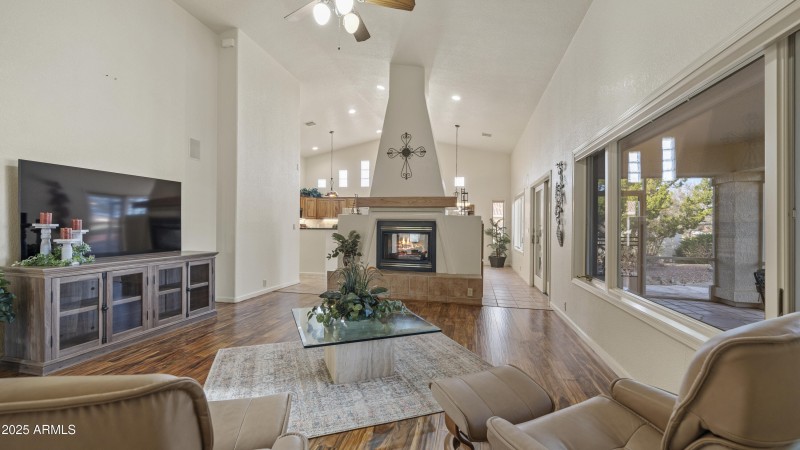 Interior - 3033 Glenview Dr-5