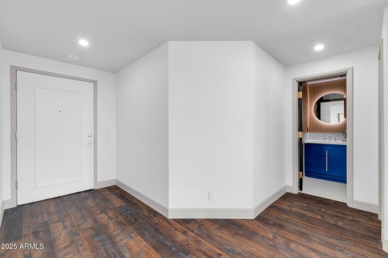 1040 E Osborn unit 1004-14