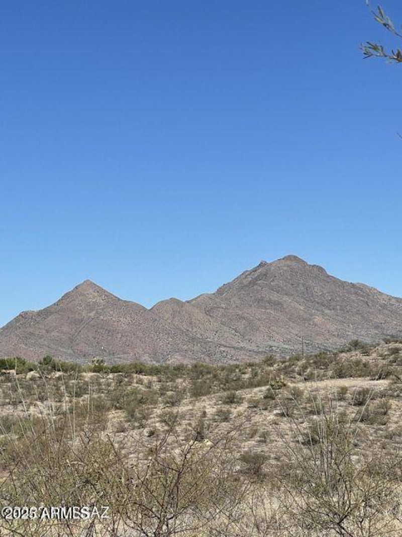 Nearby mountain ranges