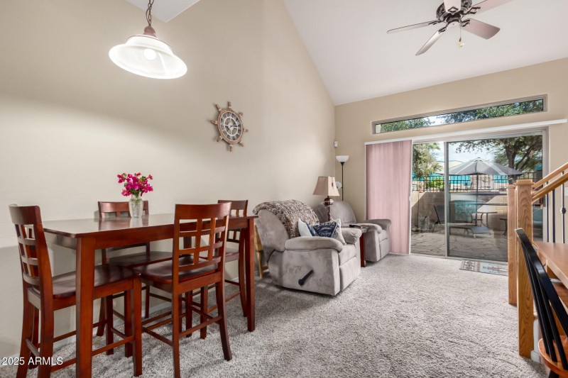 09 Dining/Living Room