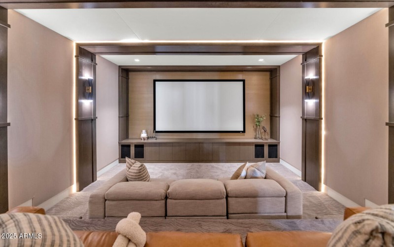 6836 E Hummingbird Ln-large-021-023-6836