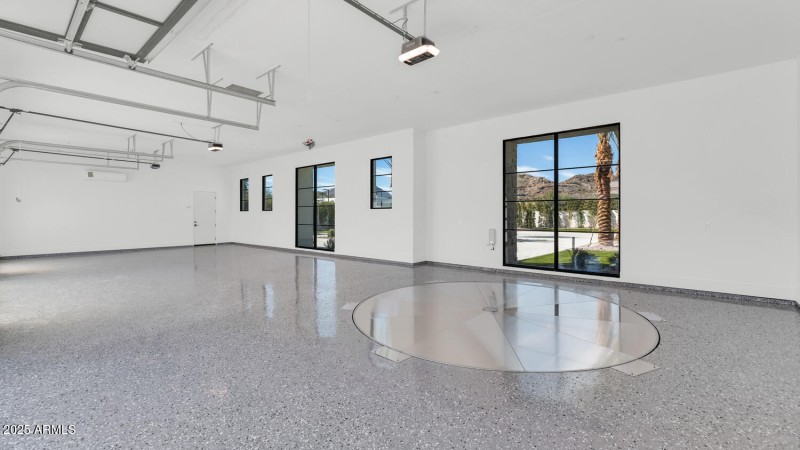 6836 E Hummingbird Ln-large-051-009-6836