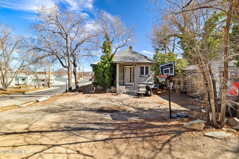 SHARED BACKYARD