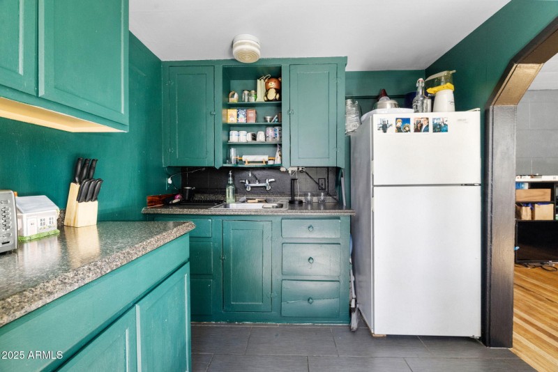 UNIT 1 KITCHEN