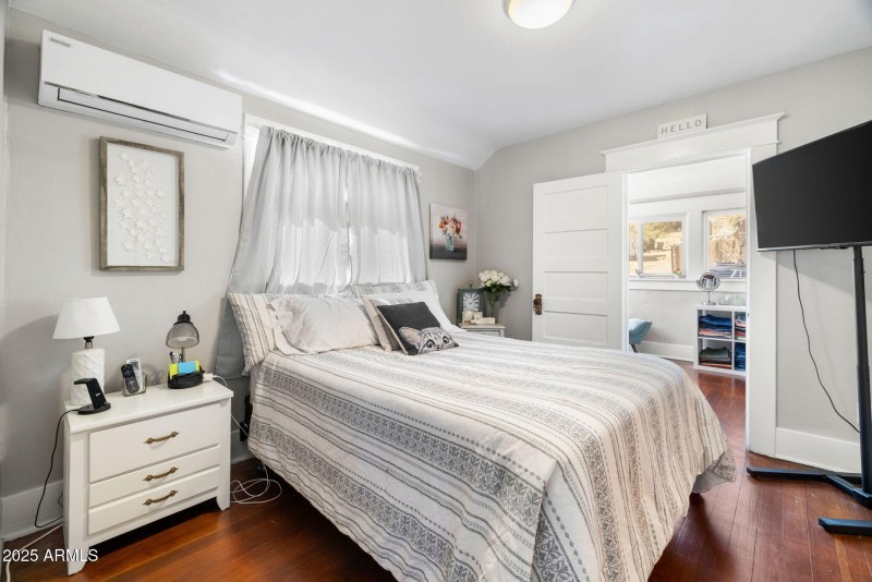 COTTAGE BEDROOM