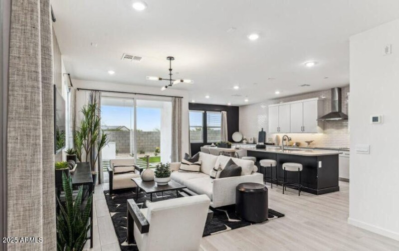 Veranda model living