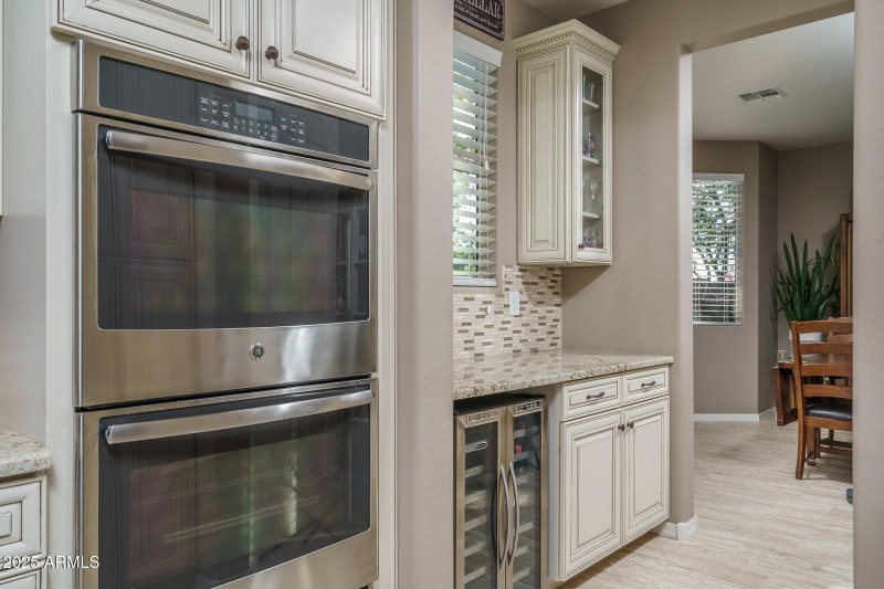 8) BUTLER_S PANTRY