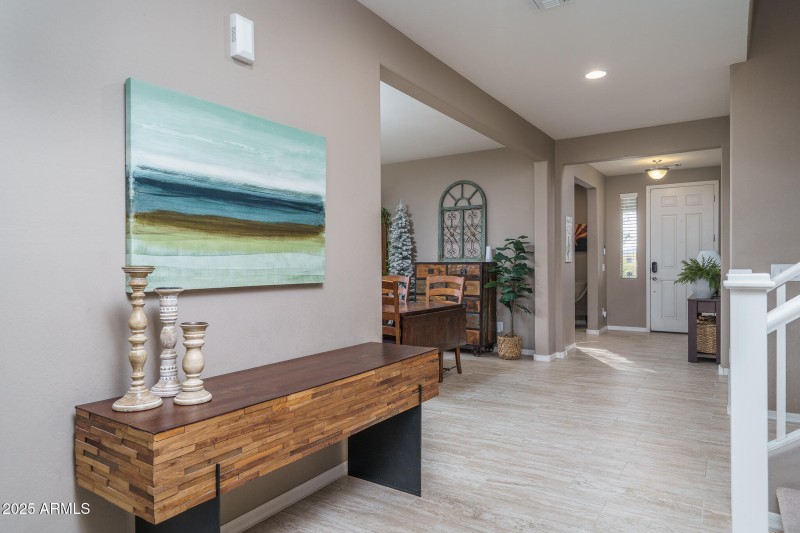 13) FOYER