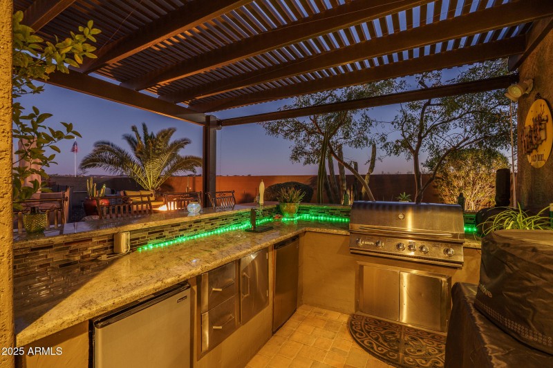 39) OUTDOOR KITCHEN