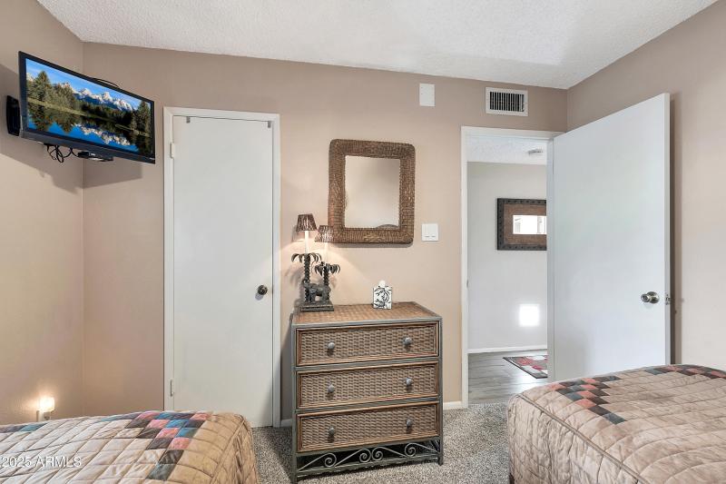 8230 E Valley Vista Dr-21