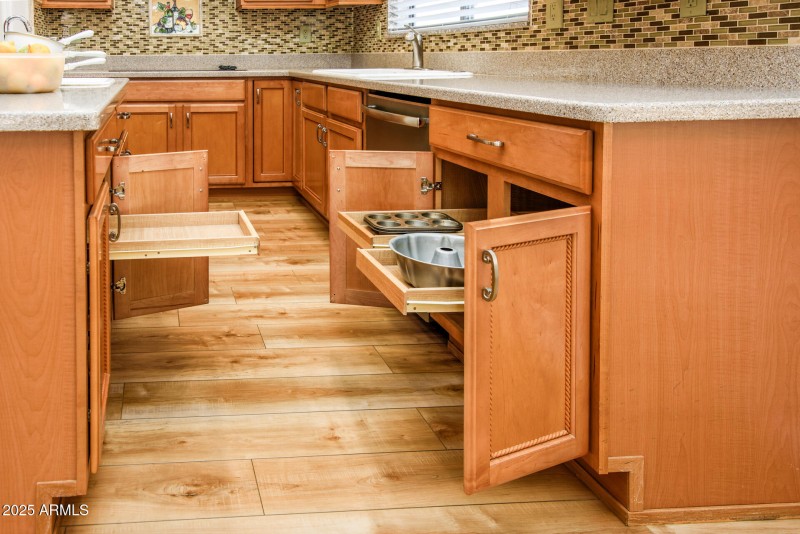 Kitchen cabinets/sliding shelves