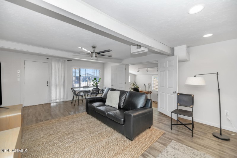 738 E Carol Ave-large-011-034-738 E Caro