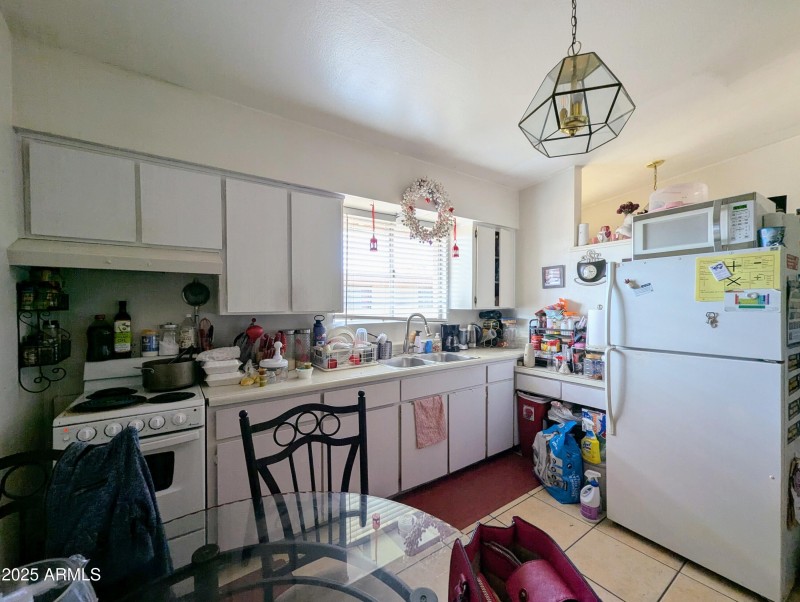 2210 W HEATHERBRAE DR