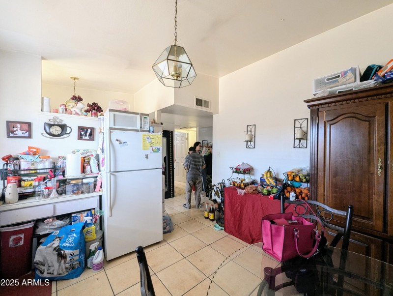 2210 W HEATHERBRAE DR