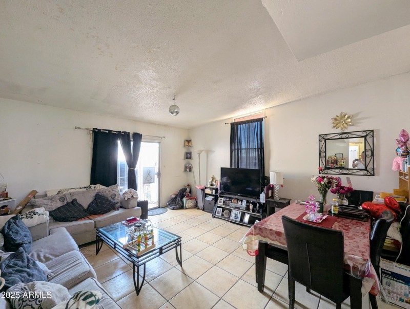 2210 W HEATHERBRAE DR