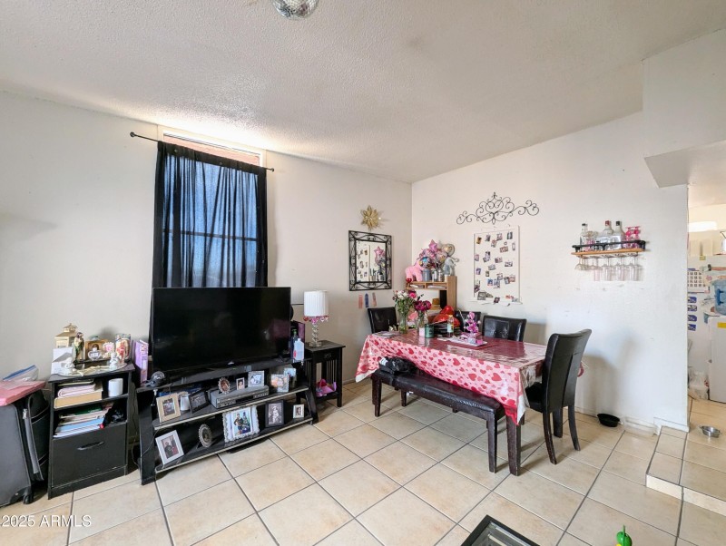 2210 W HEATHERBRAE DR