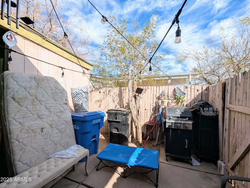 2210 W HEATHERBRAE DR