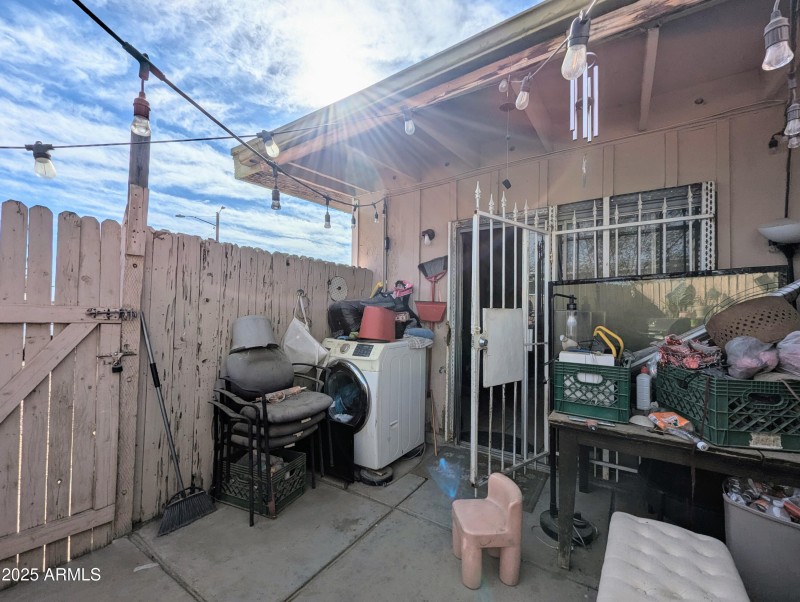 2210 W HEATHERBRAE DR