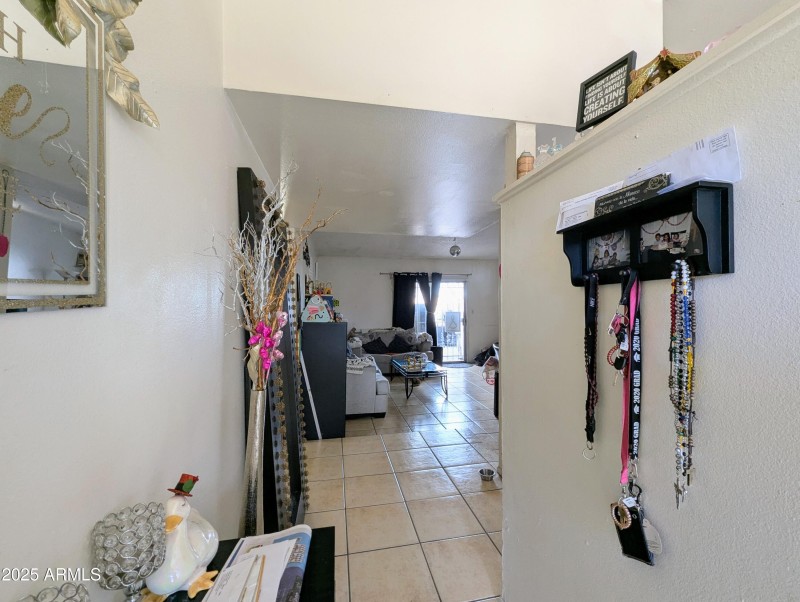 2210 W HEATHERBRAE DR