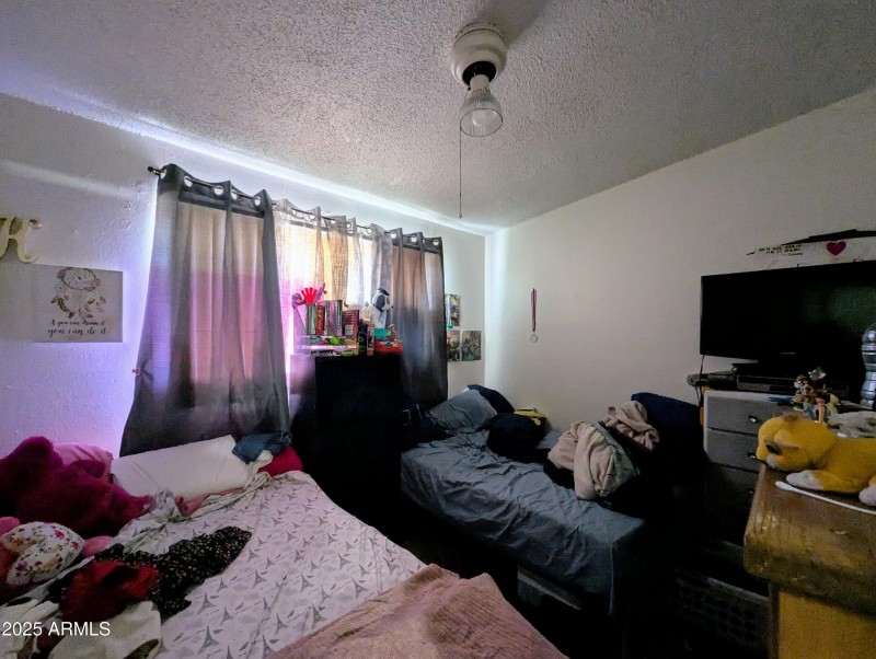 2210 W HEATHERBRAE DR